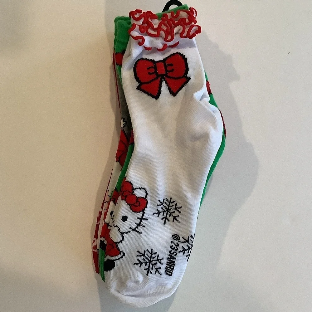 Hello Kitty Holiday Christmas Socks Pack Of 5 New
